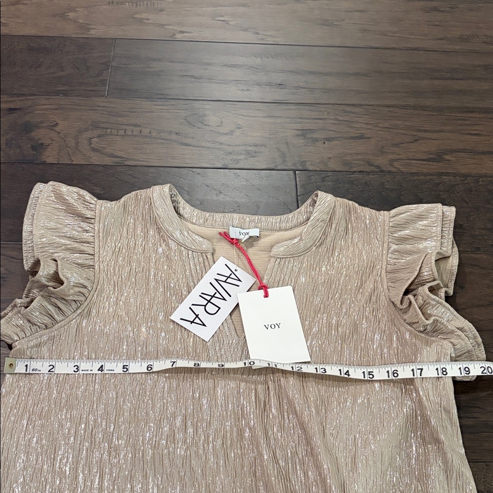 New With tags Avara Boutique Champagne Flutter Sleeve Top Sz M - Picture 9 of 10